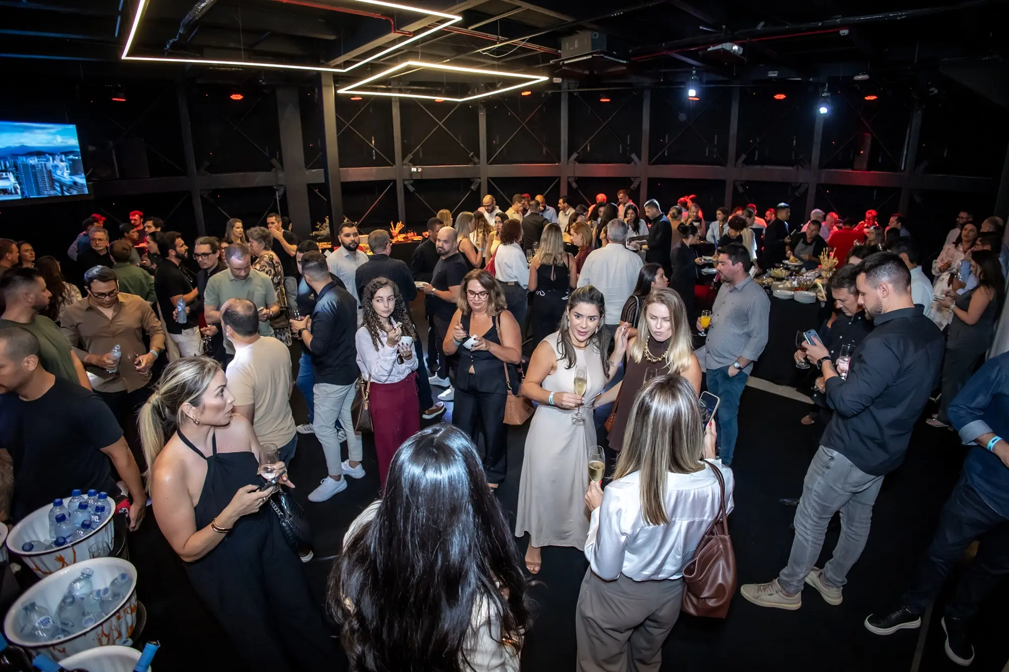 RDO reúne corretores no rooftop do Floripa Square e celebra 43 anos de história no mercado imobiliário