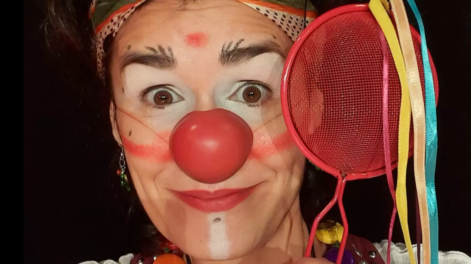 Espetáculos gratuitos em Florianópolis: Domingo com Teatro no Villa Romana Shopping com tradução em Libras