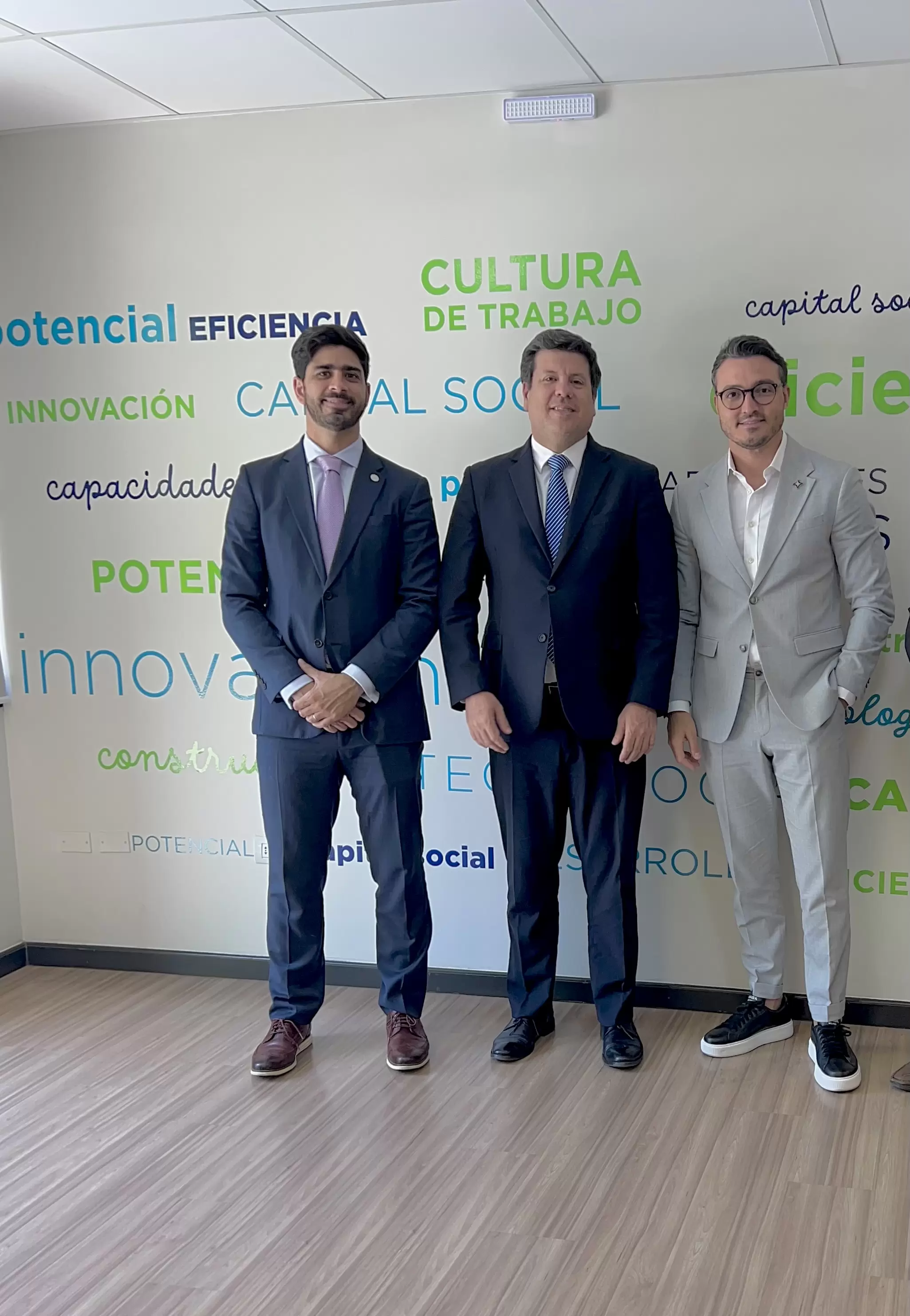 Diretor da Father & Company se encontra com ministro da indústria e comércio do Paraguai