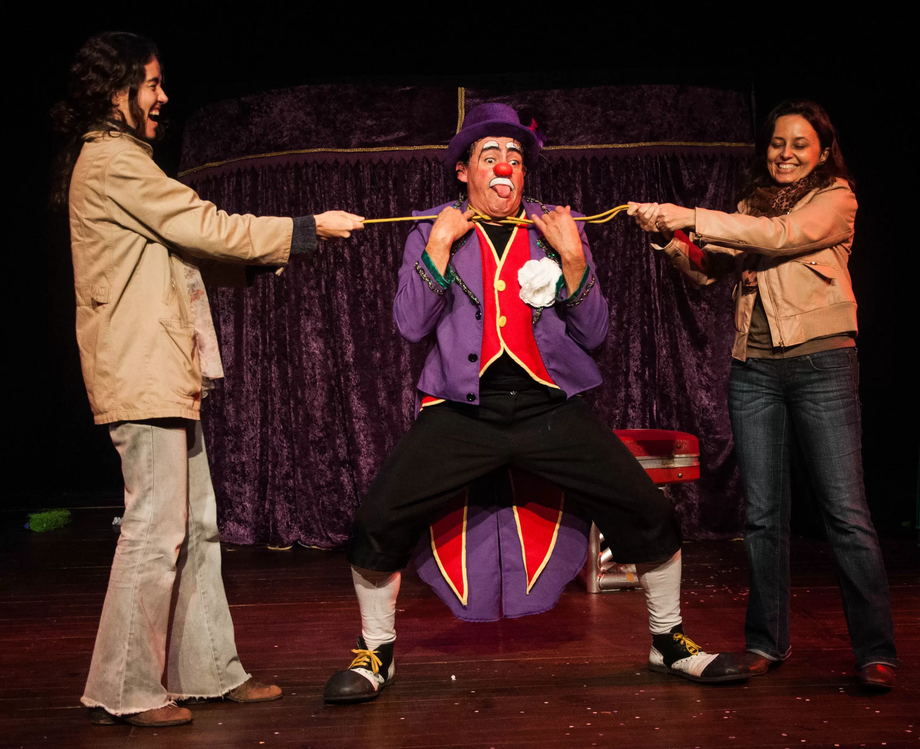 Espetáculo da Circus Fever abre a programação de junho do Domingo com Teatro