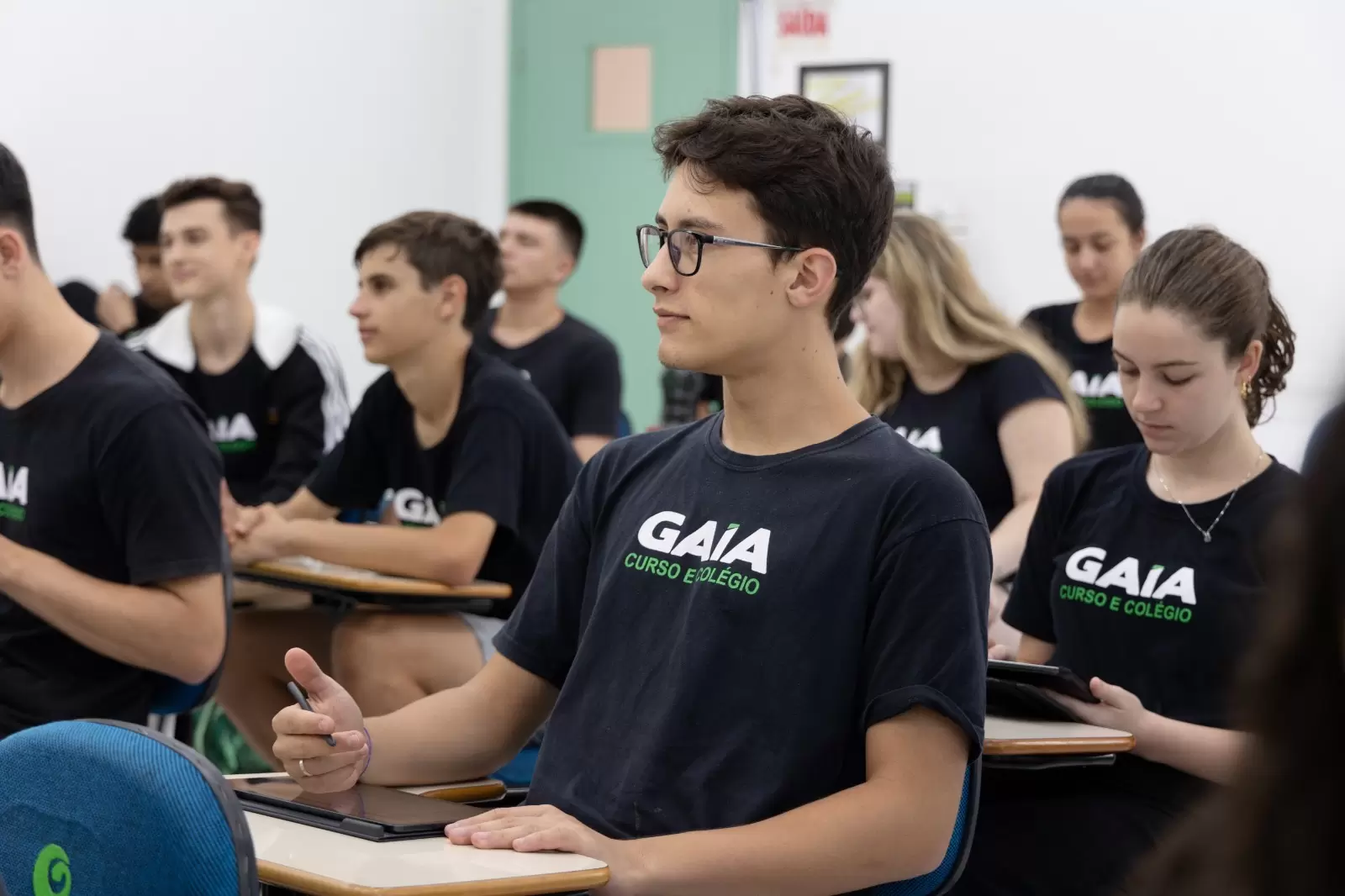 Nova Lei Federal sobre celulares na educação divide opiniões e  gera  desafios  para adaptação  nas escolas 
