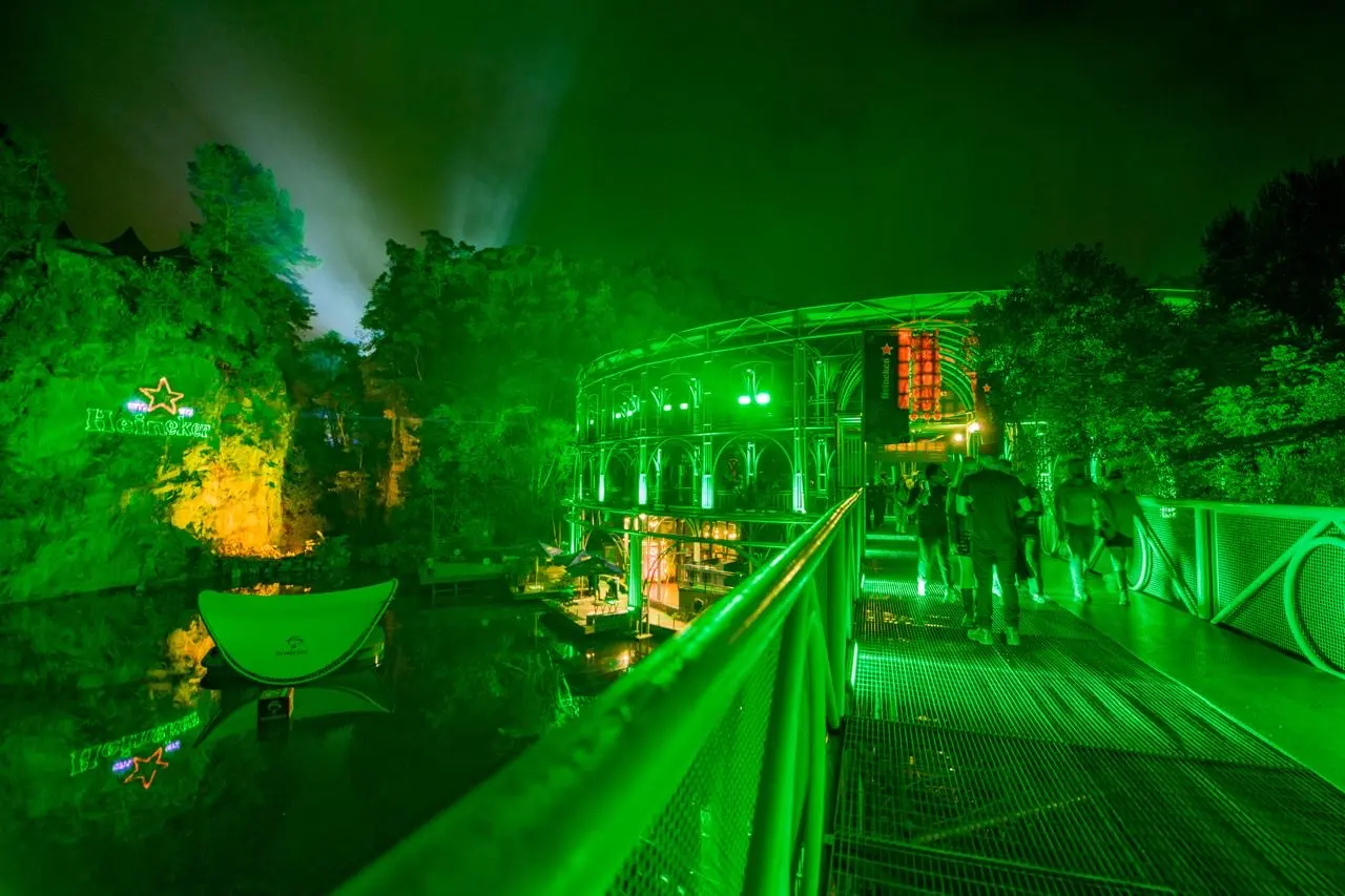 Day party com Deep Dish neste sábado no Warung Beach Club