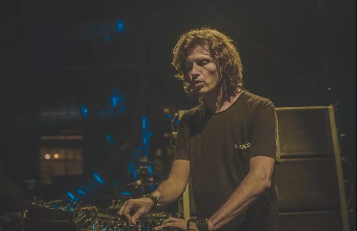 Hernan Cattaneo transforma o P12 em um verdadeiro paraíso para os amantes da música eletrônica