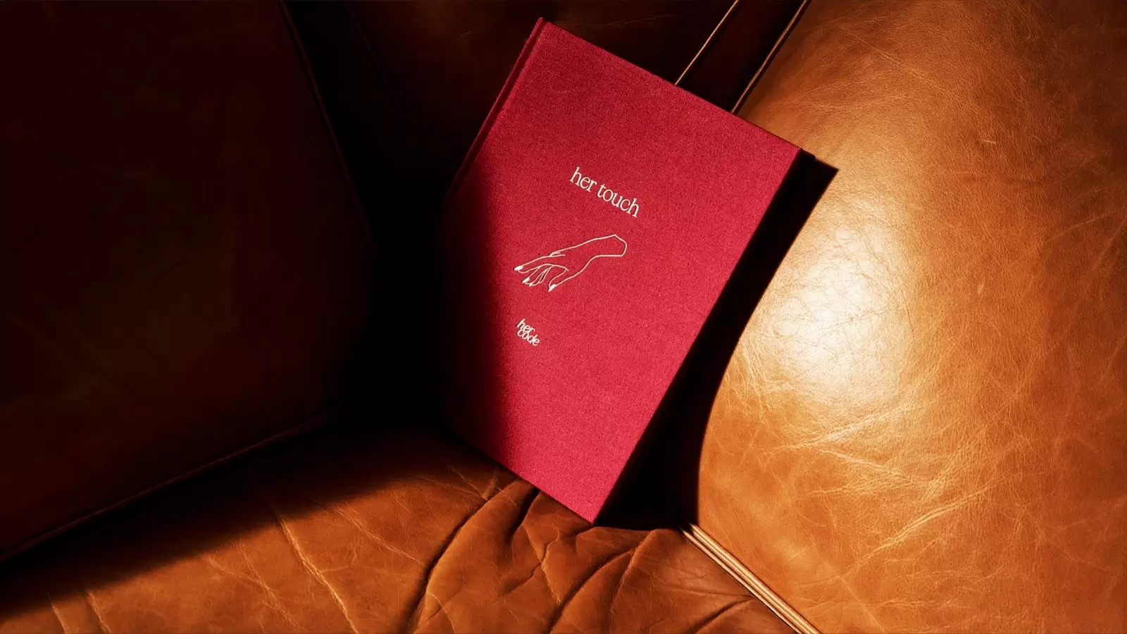 O Boticário lança Her Touch, livro inédito da marca dedicado às mulheres para a descoberta do seu prazer