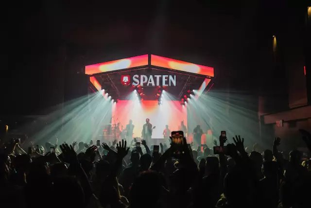 Camarote Spaten estreia com Banda Eva e celebra a chegada da Spaten Festbier na 40ª Oktoberfest de Blumenau