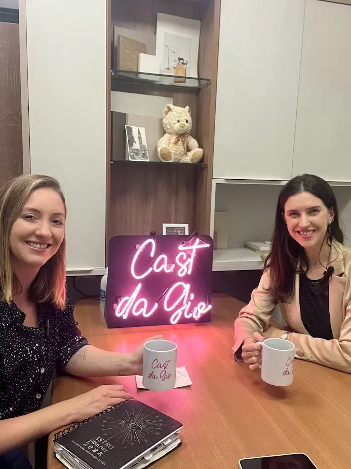 Giovanna Ghisleni entrevista astróloga no Cast da Gio desta terça-feira (10)