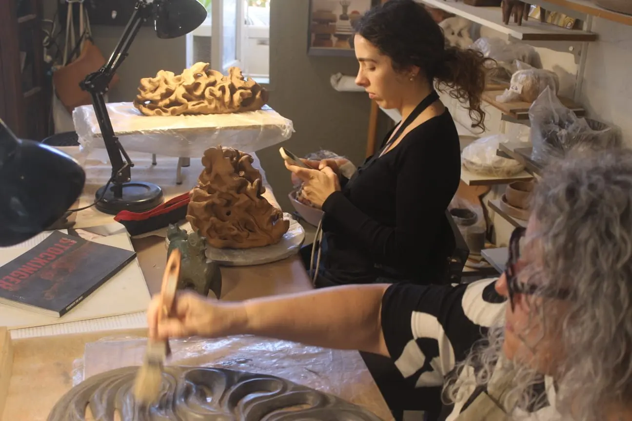 Artistas apresentam exposição inédita de esculturas em Florianópolis