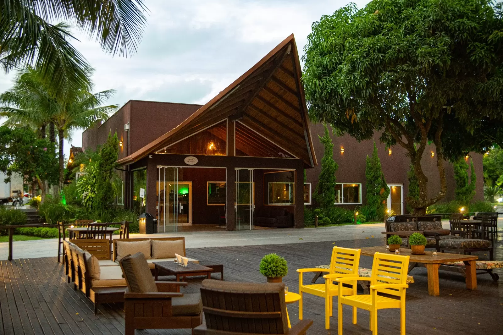 Bistrô da Pousada Estaleiro Guest House celebra a culinária artesanal brasileira contemporânea em Balneário Camboriú