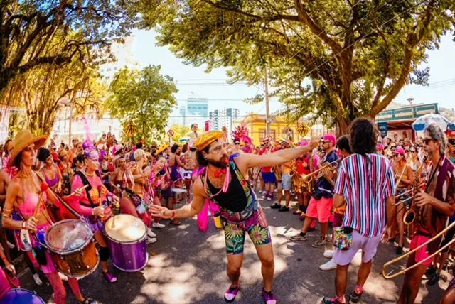 Fanfarra da Ponte encerra o Carnaval de rua da cidade nesta terça-feira