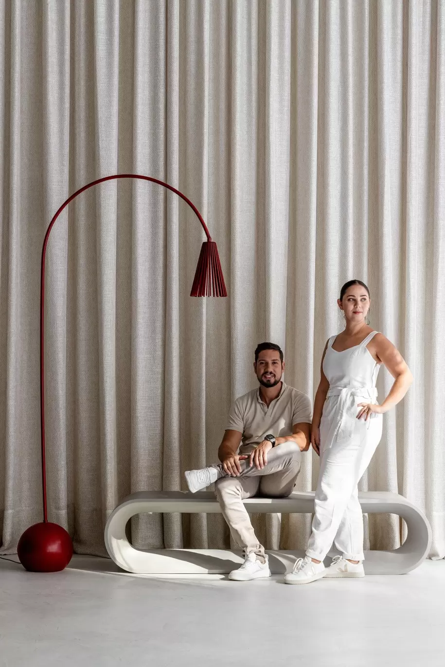 Revelo, em Itapema, apresenta mobiliário autoral de renomados designers nacionais, com fama internacional 