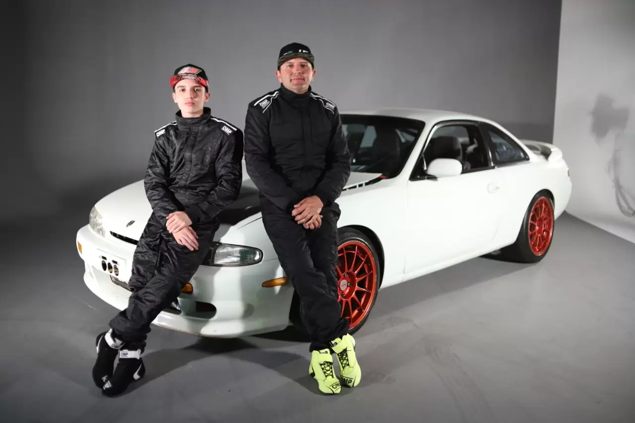 Piloto catarinense Juninho faz história ao competir na Fórmula Drift PRO-AM nos Estados Unidos