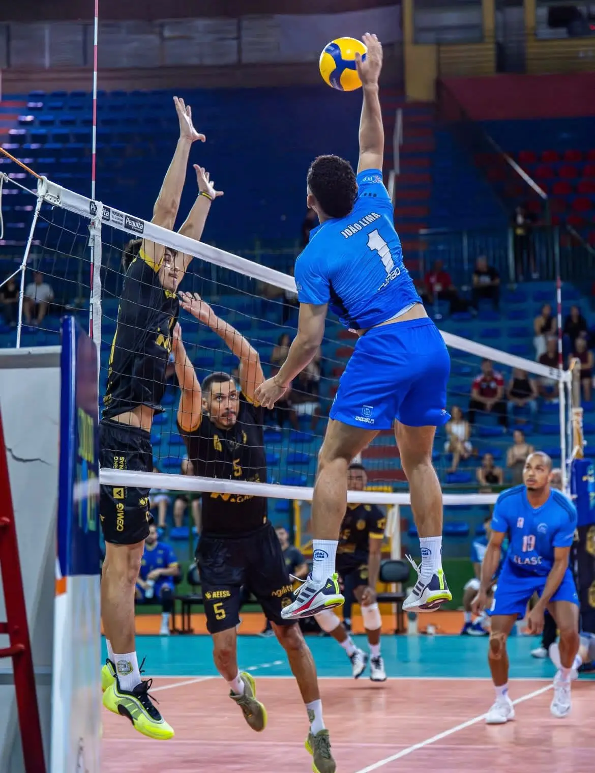 Vôlei: jogo entre ELASE e APAN Blumenau é adiado devido às fortes chuvas em Florianópolis