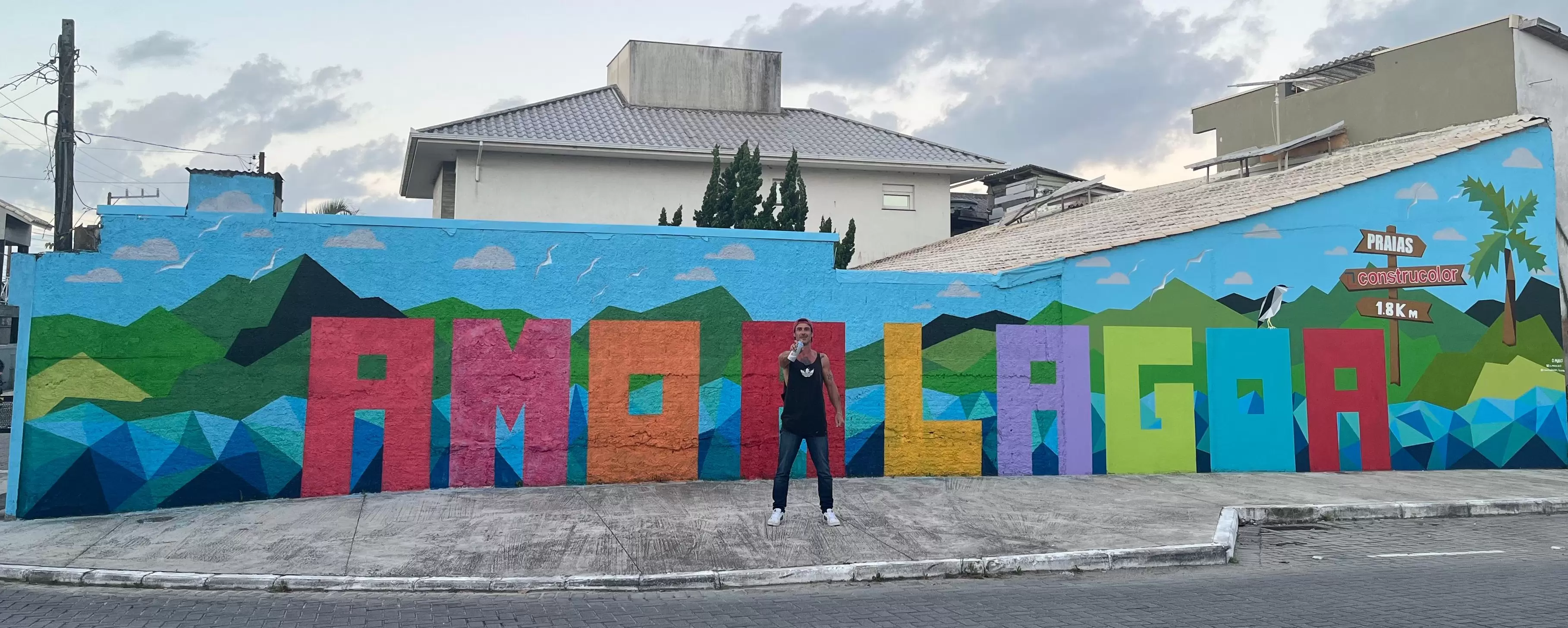 Binário da Lagoa da Conceição se transforma em galeria de arte a céu aberto