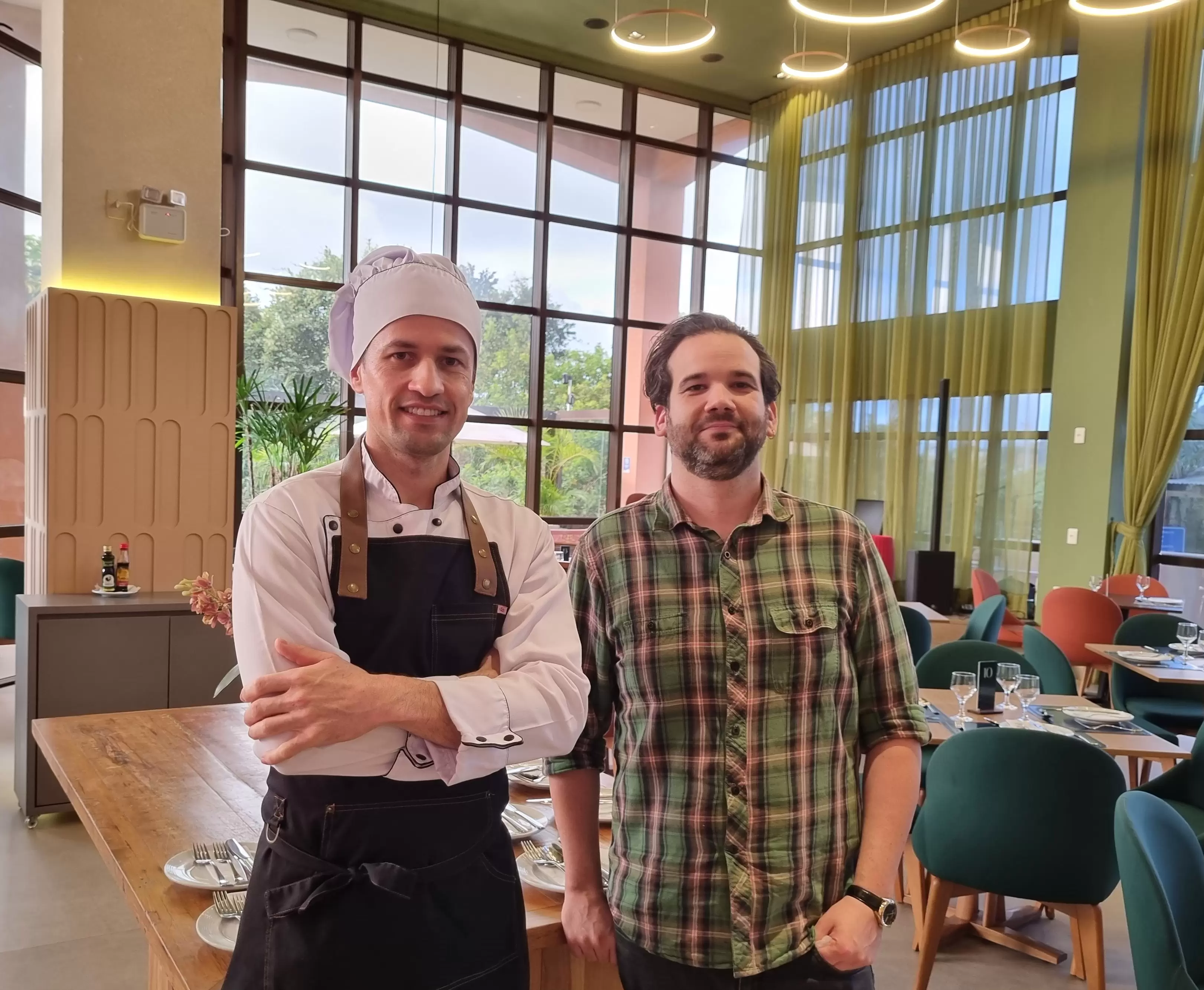 Restaurante do hotel Jurerê Beach Village lança cardápio com assinatura do novo chef