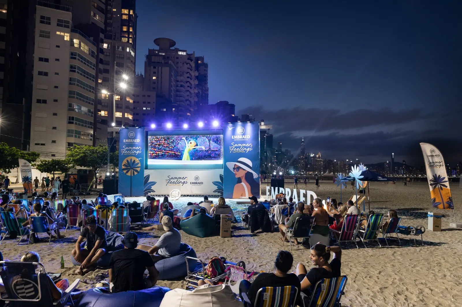 Cinema ao ar livre volta à Barra Sul e movimenta agenda de verão em Balneário Camboriú