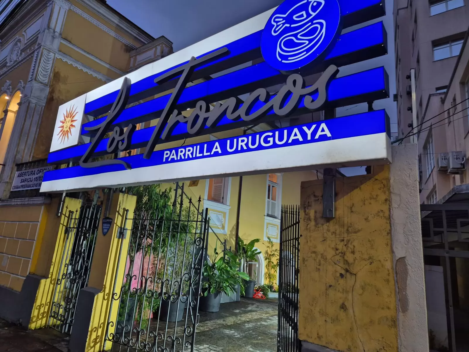 Los Troncos Parrilla Uruguaya abre as portas no coração da Capital