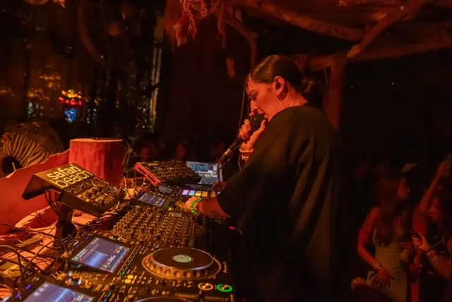 Safari Beach Jurerê encerra Carnaval com experiência gastronômica e musical no dia 17 de fevereiro 