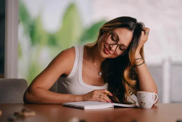 Yasmin Castilho realiza noite de autógrafos no Balneário Shopping no dia 23 de fevereiro