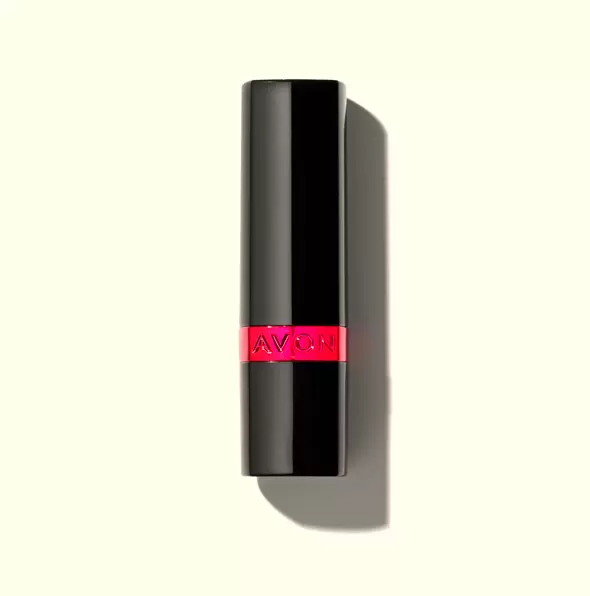 Avon apresenta nova fórmula da linha Ultra e lança o Ultra Color Brilhante, com brilho intenso e alta pigmentação