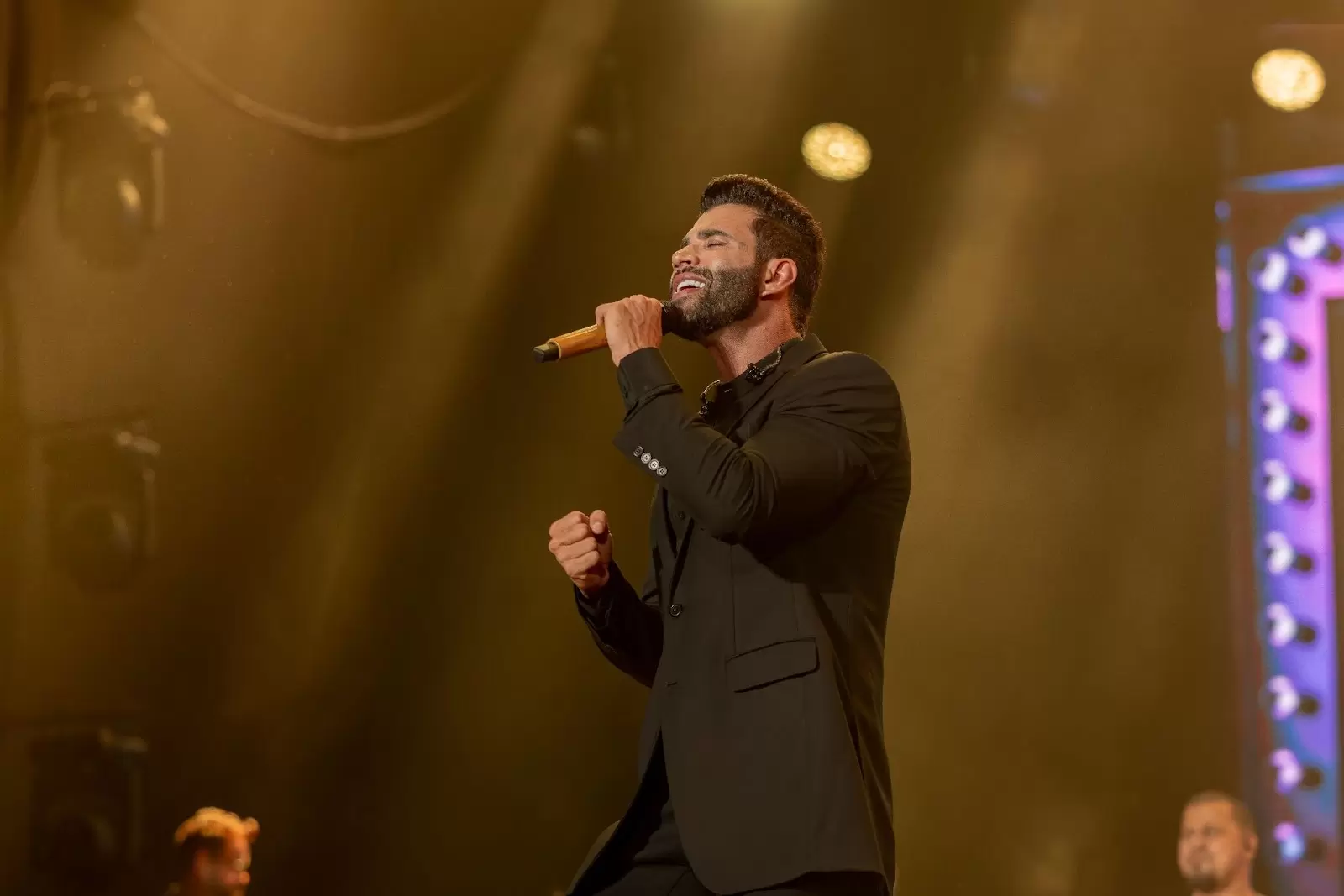 Gusttavo Lima se apresenta na Arena Opus com o novo espetáculo “O EMBAIXADOR CLASSIC”