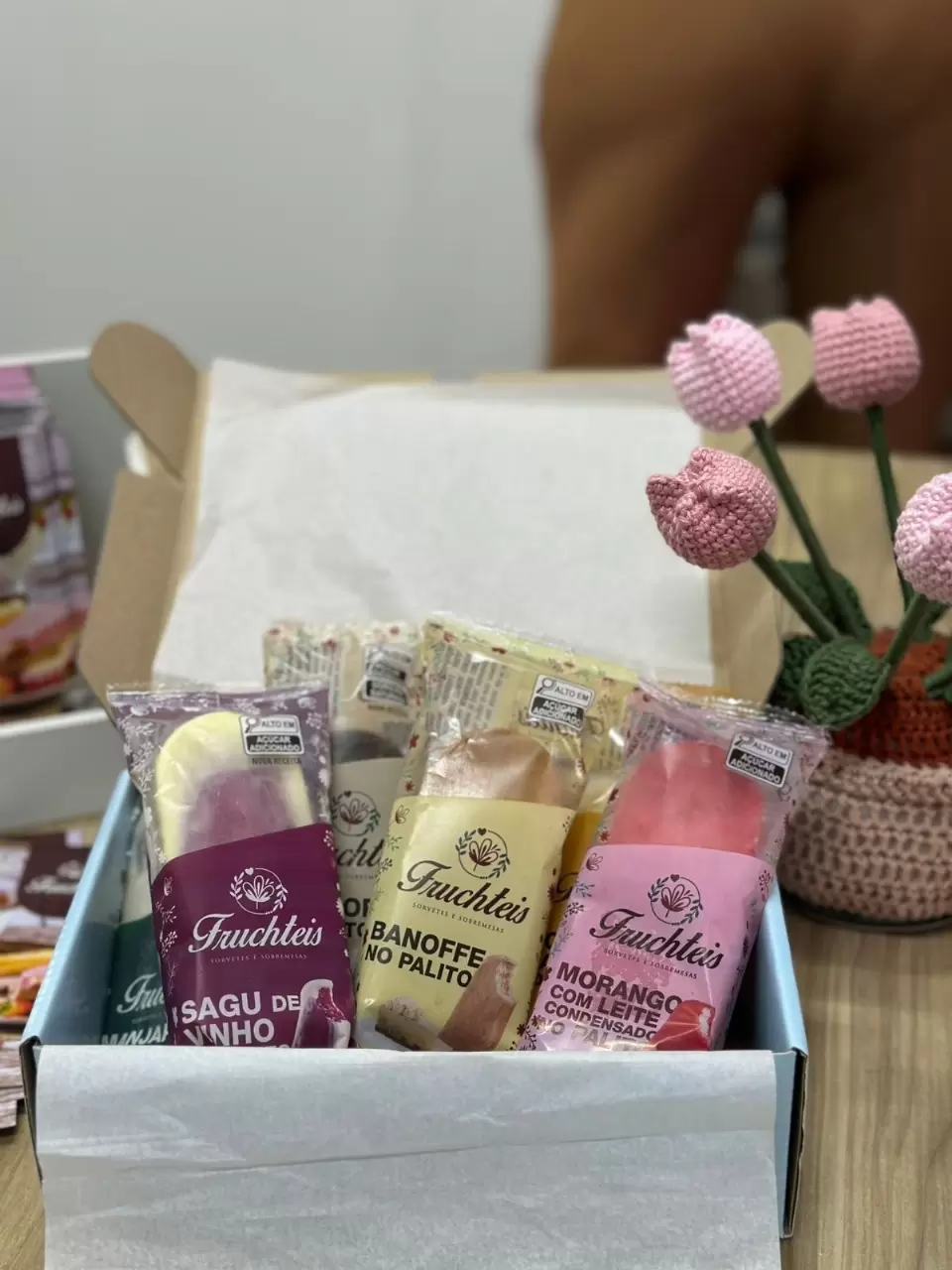 A Fruchteis, de Camboriú, apresenta a doçura da tradição reinventada em sobremesas no palito que encantam gerações