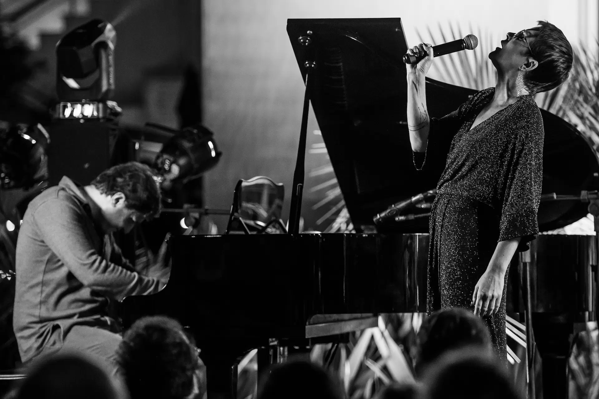 Shopping Casa & Design celebra 24 anos com show gratuito do pianista Luiz Zago  e da cantora Rê Adegas 