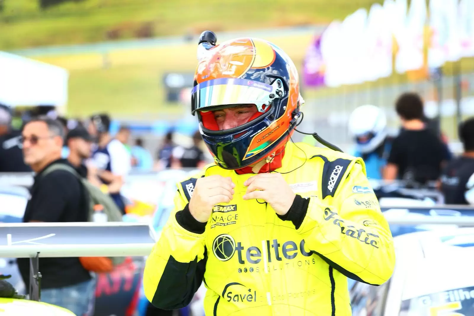 Calor intenso, chuva e grandes emoções marcam a abertura da Porsche Cup Brasil 2025