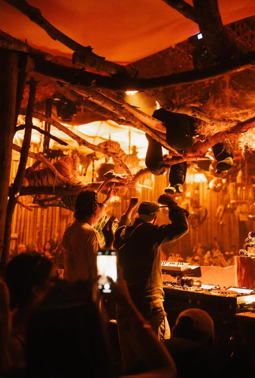 Safari Beach Jurerê recebe DJ Bora Uzer como destaque neste sábado