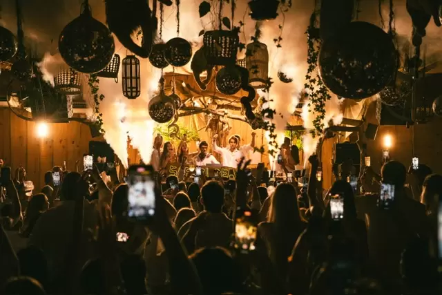 Safari Beach Jurerê celebra Réveillon 2026 com experiência premium à beira-mar