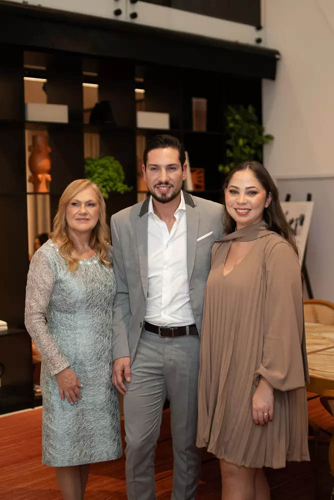 Inauguração da Revelo Móveis, em Itapema, tem presença de ícones do design nacional