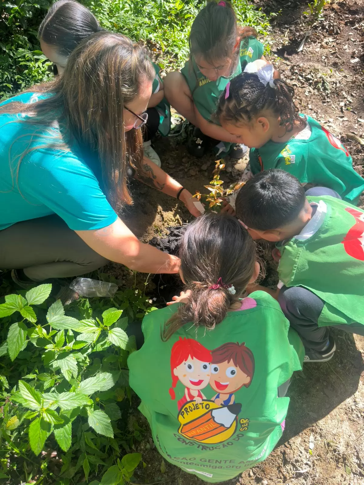 Ação incentiva o aprendizado sobre educação financeira e sustentabilidade no Morro da Cruz