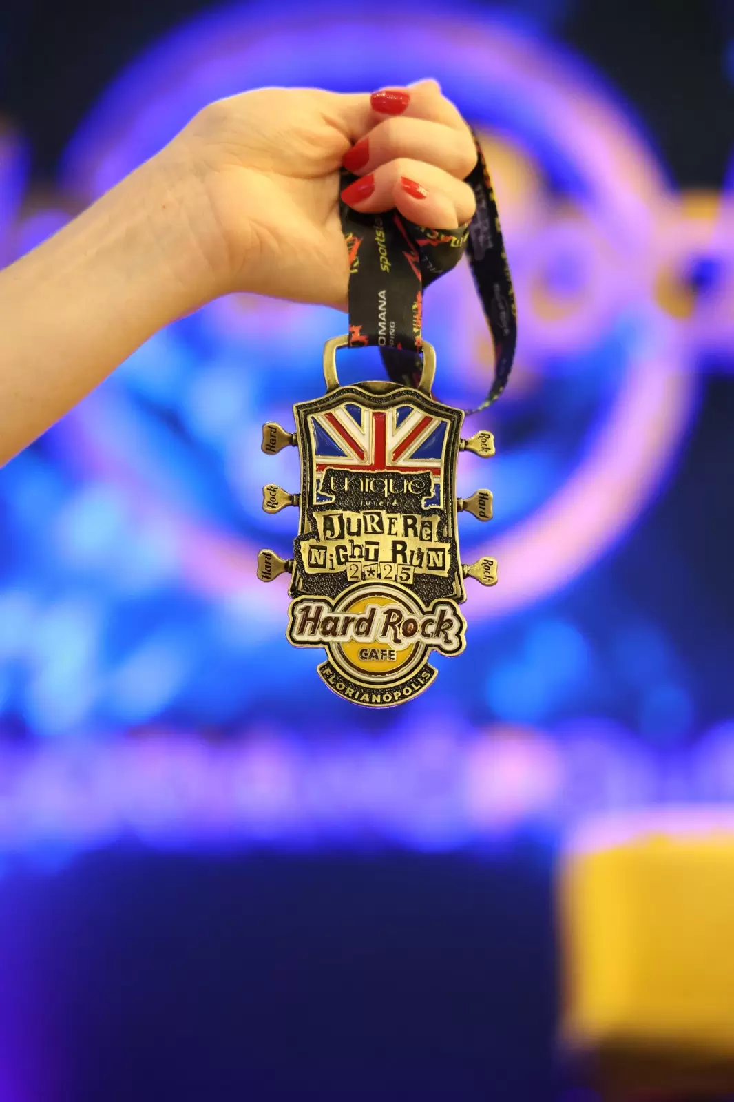 Medalha em formato de violão