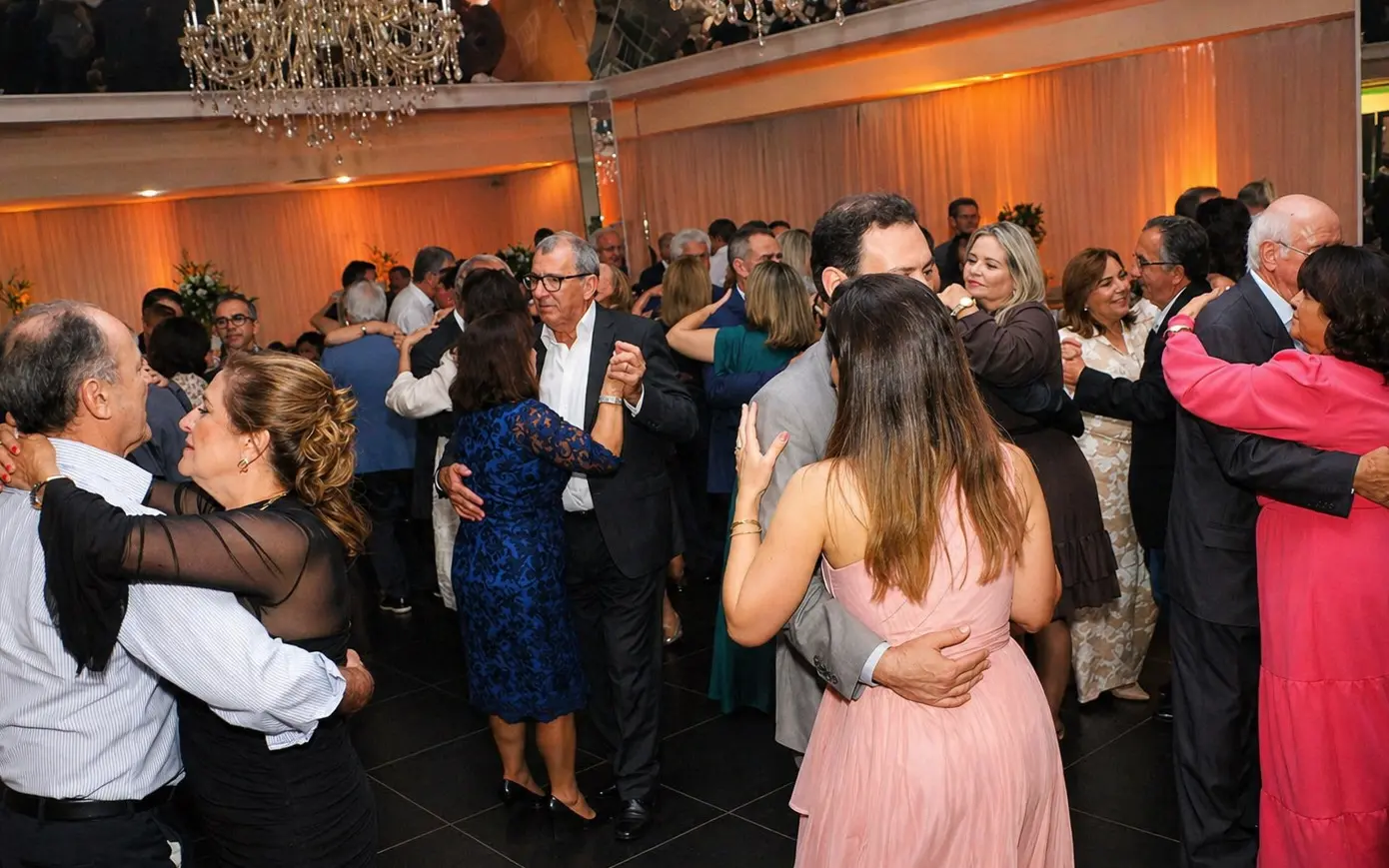 Tradicional Baile das Mães do Lira Tênis Clube acontece dia 15 de maio 