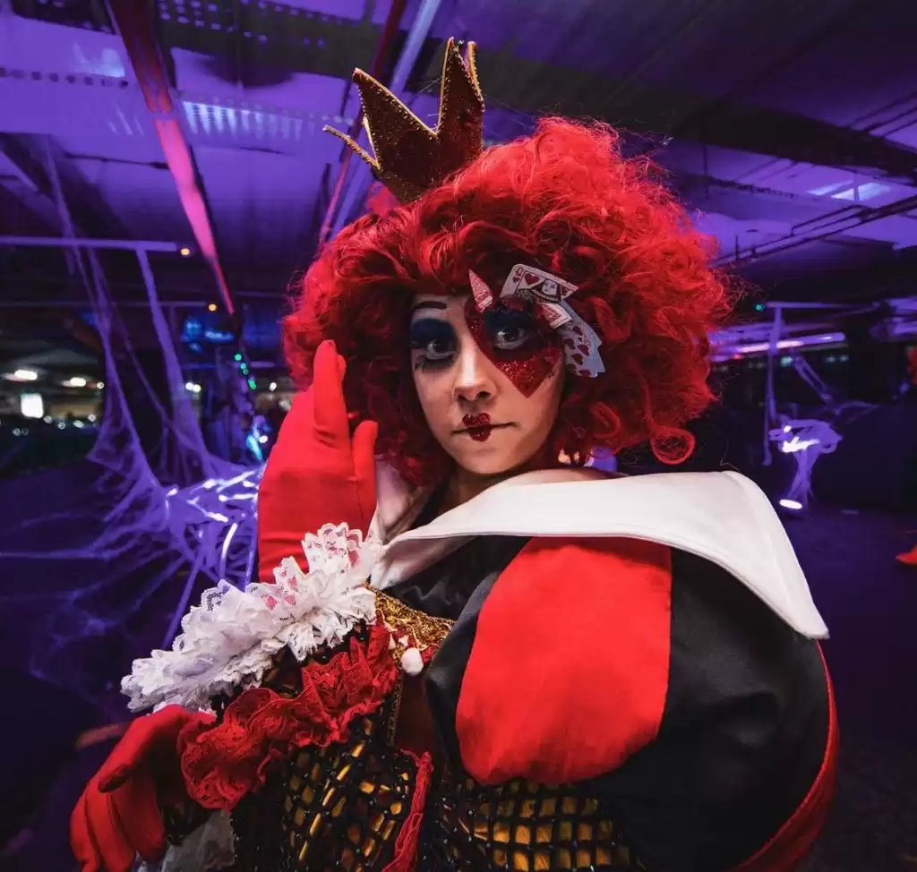 Caça aos doces, personagens assustadores e sessão de cinema na programação de Halloween