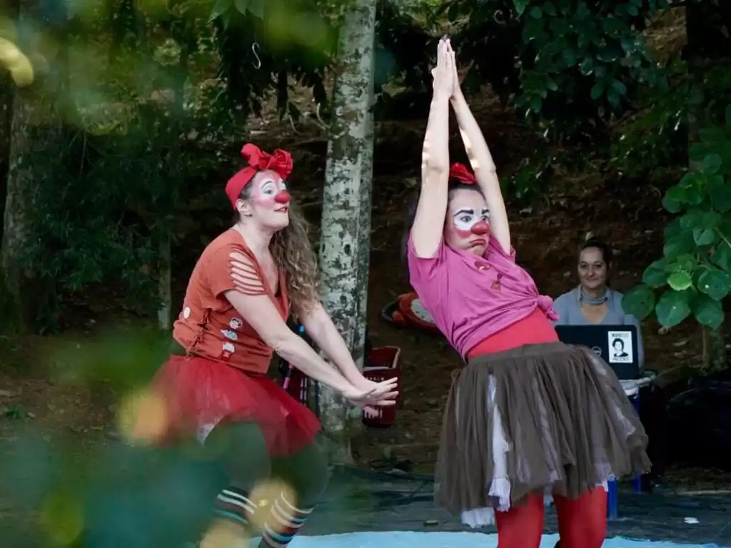 Domingo com Teatro apresenta o espetáculo Brincadeira de Palhaças neste final de semana