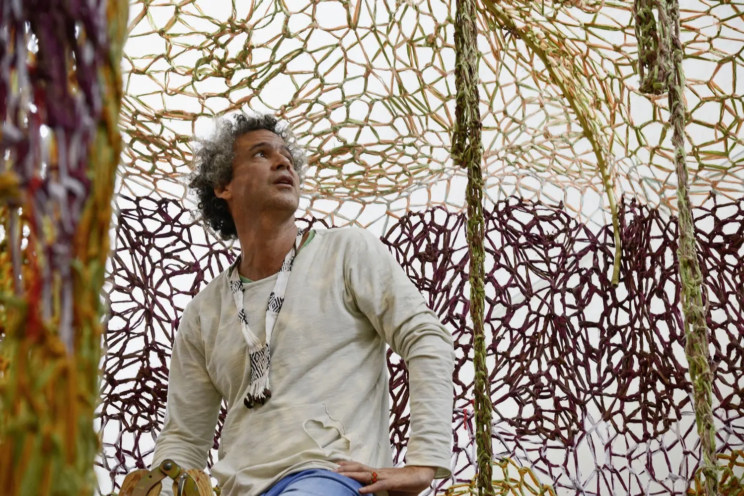 Artista carioca Ernesto Neto conduz aula aberta no Centro Cultural Veras, em Florianópolis