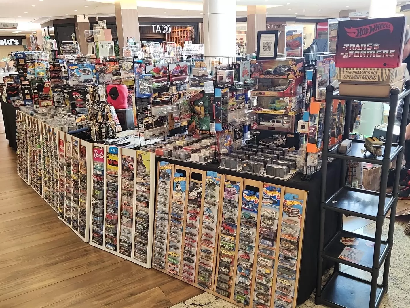 Feira de Variedades celebra o mês do Rock com atrações para colecionadores e fãs da cultura pop no Shopping Itaguaçu - Clube do Champanhe