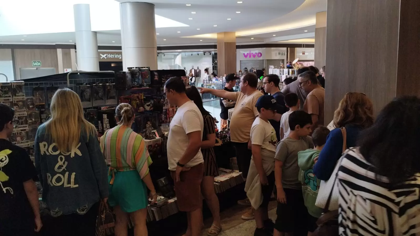 Feira de Variedades celebra o mês do Rock com atrações para colecionadores e fãs da cultura pop no Shopping Itaguaçu - Clube do Champanhe