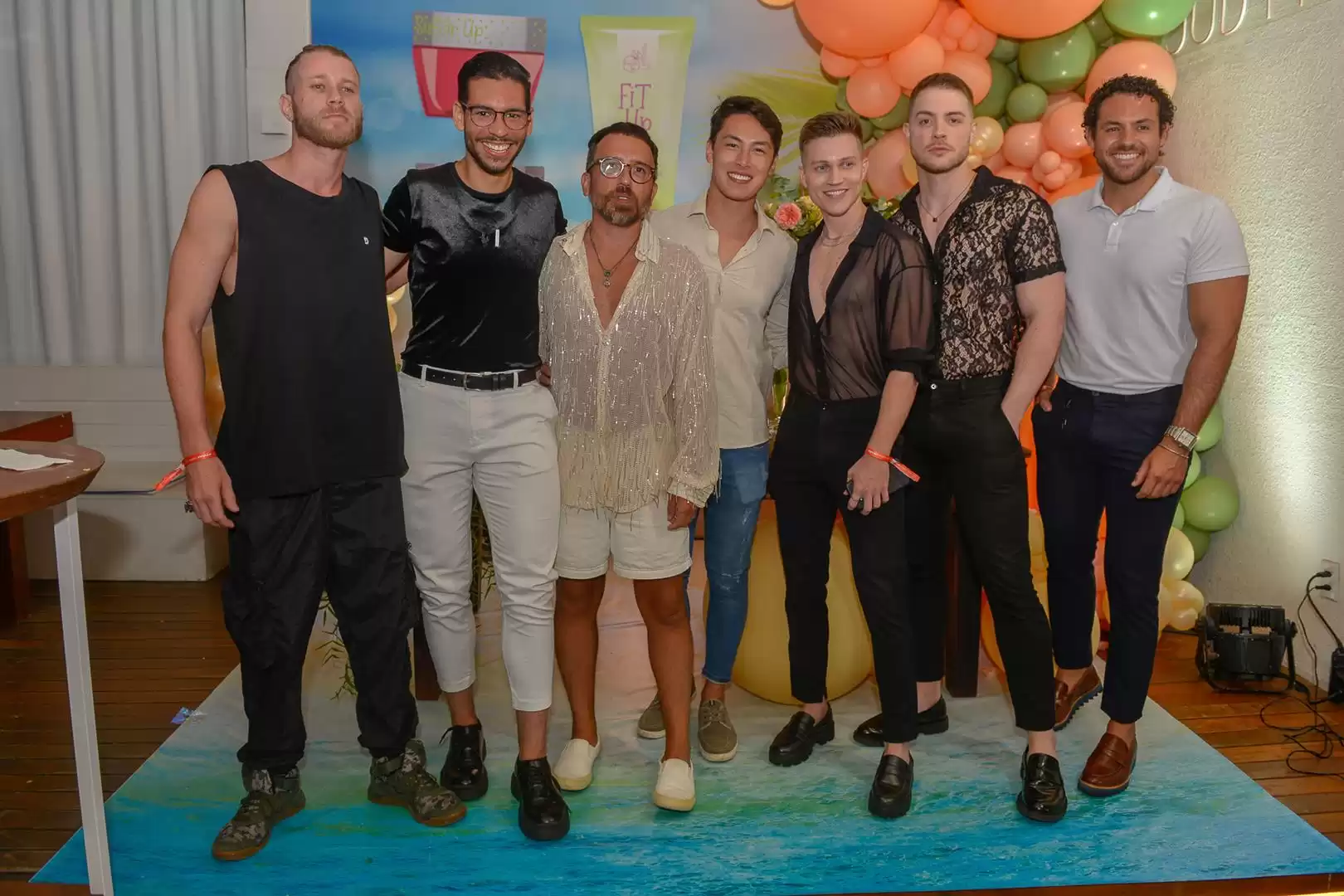 Lançamento da Peach Up agita a Praia Brava - Clube do Champanhe