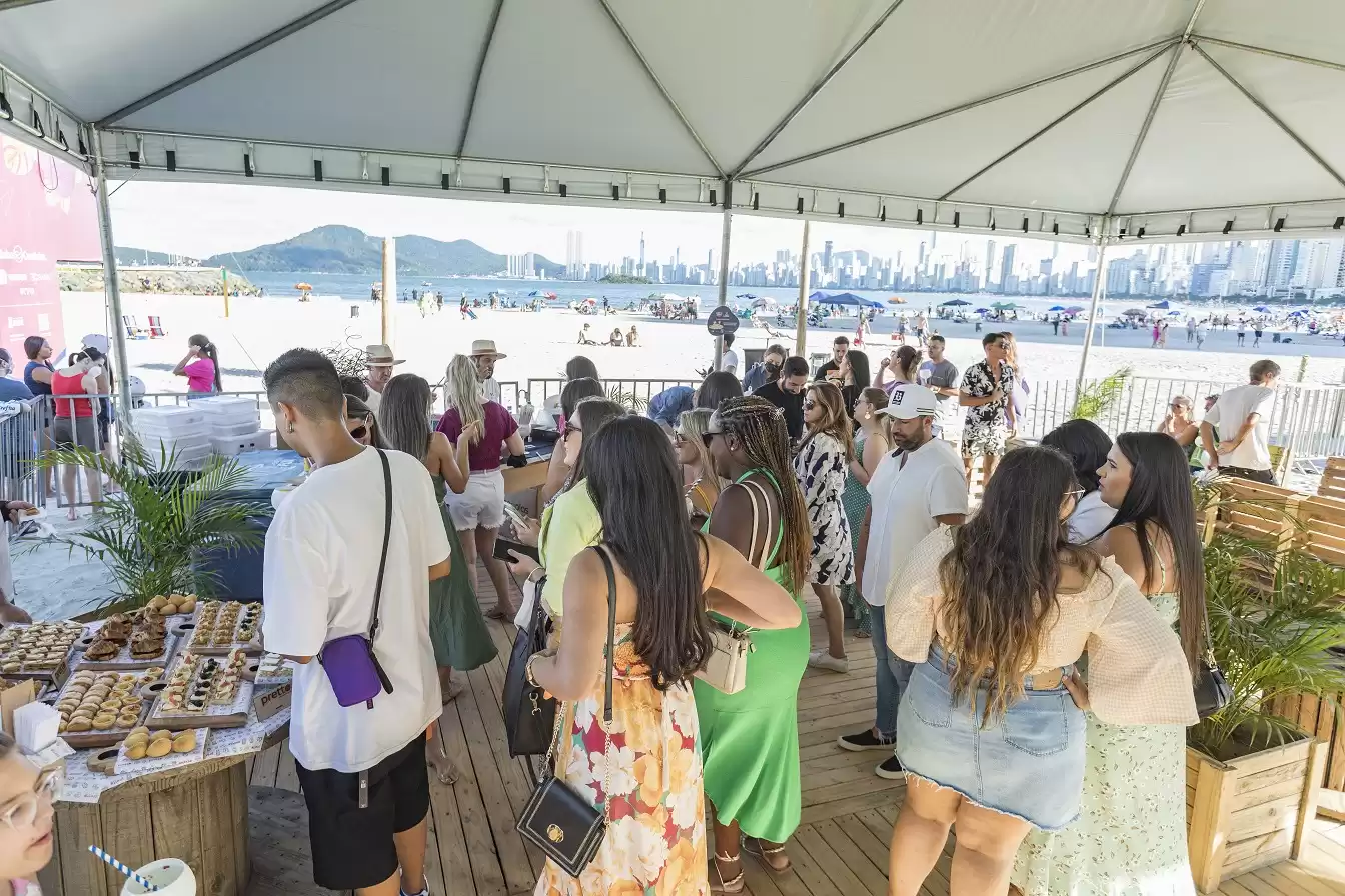 Primeiro desfile de moda na nova orla de Balneário Camboriú - Clube do Champanhe