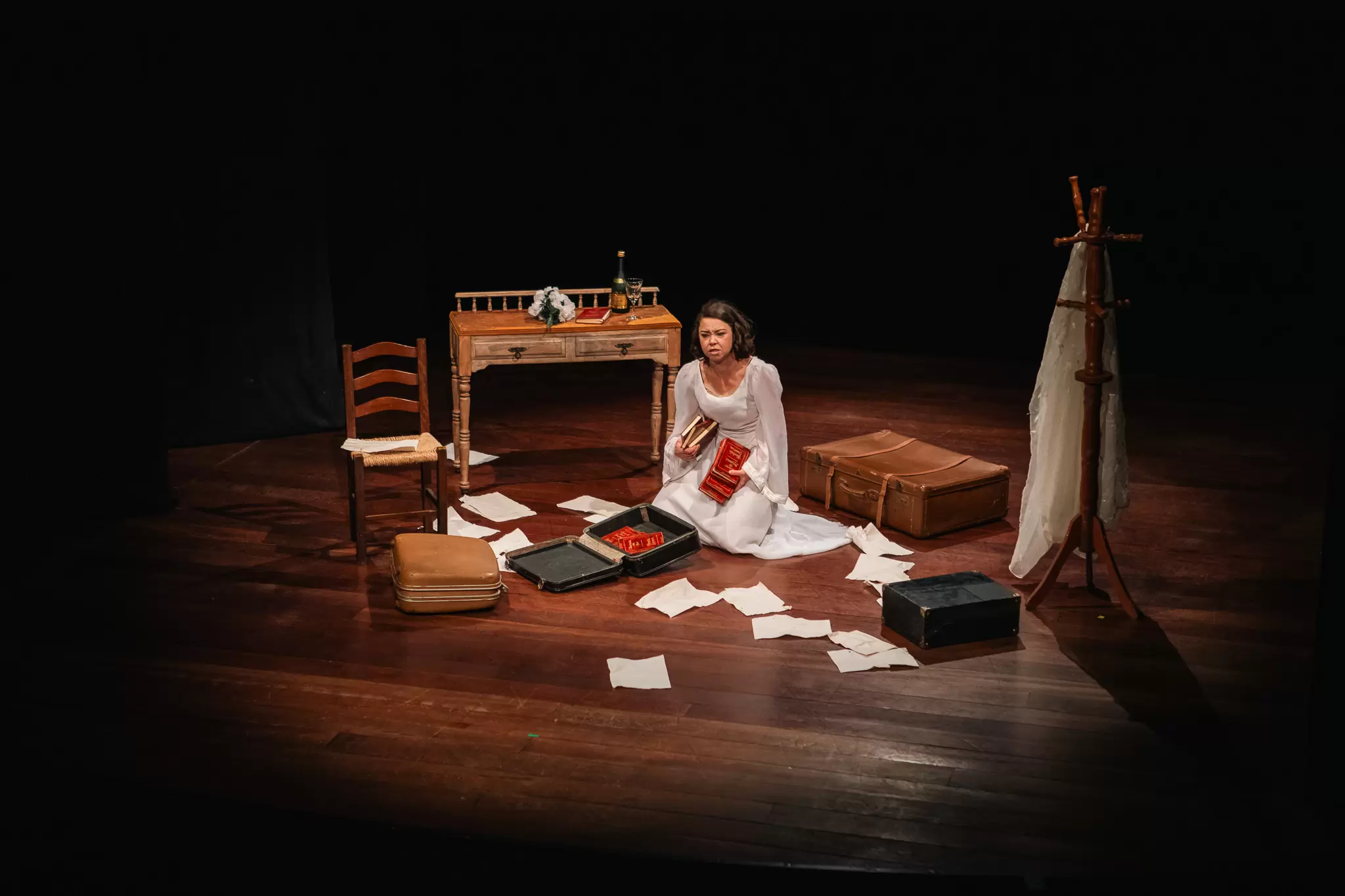 Teatro: Uma imersão poética na vida e obra da notável poetisa portuguesa Florbela Espanca