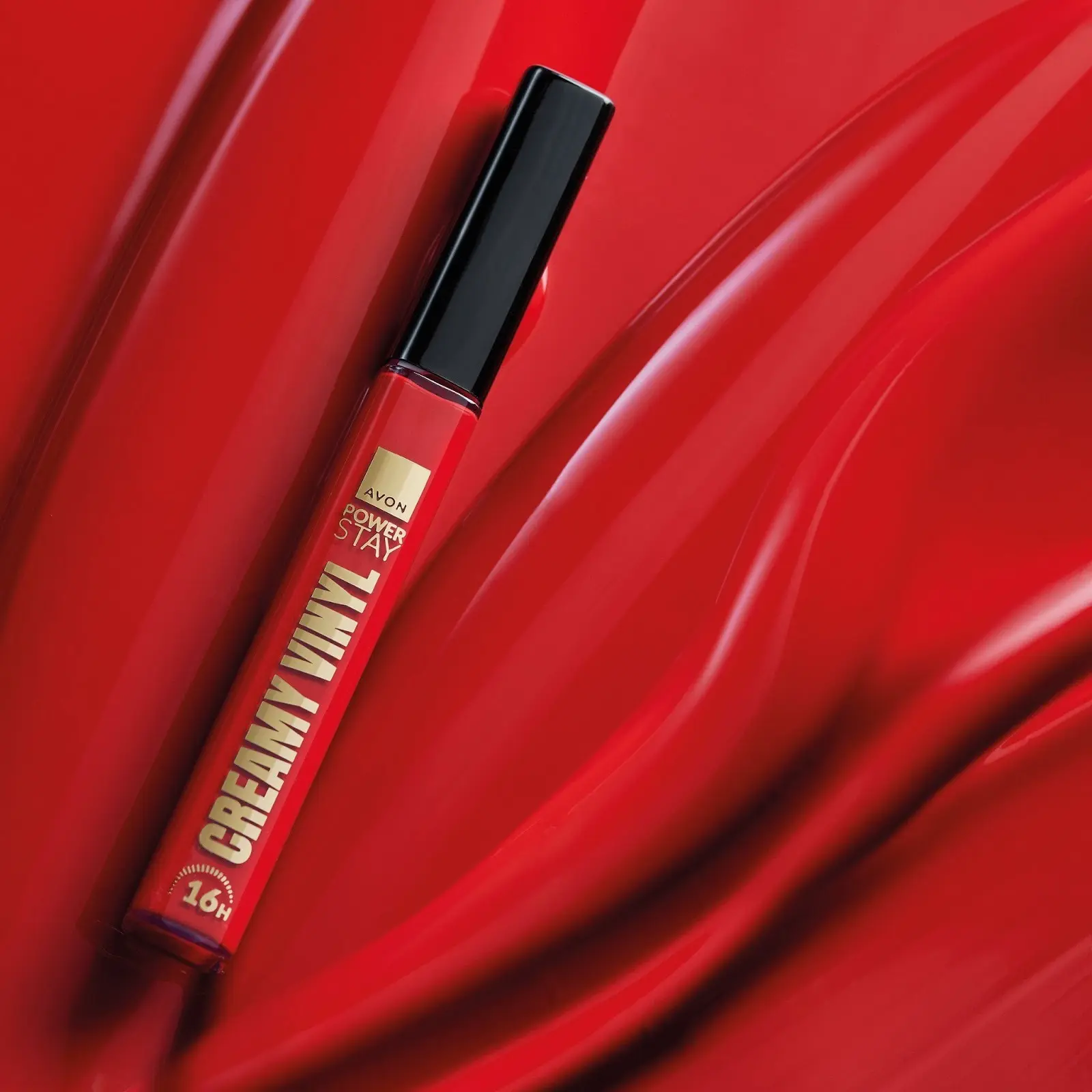 Batom à prova de folia: Avon une toque de brilho e fixação no novo Power Stay Creamy Vinyl