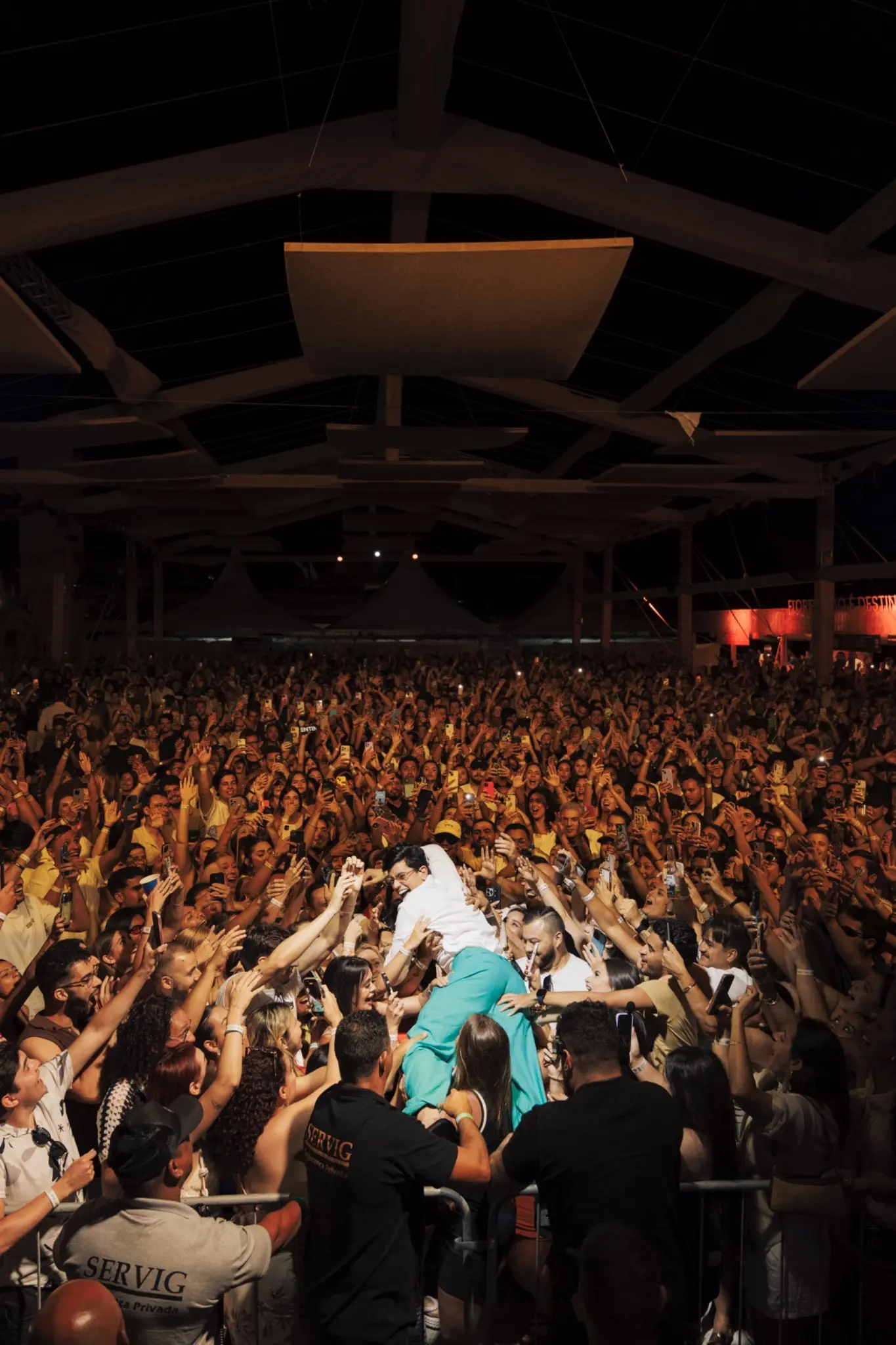 Léo Foguete encerra o Réveillon Jurerê 2026 e confirma o êxito da temporada em Florianópolis