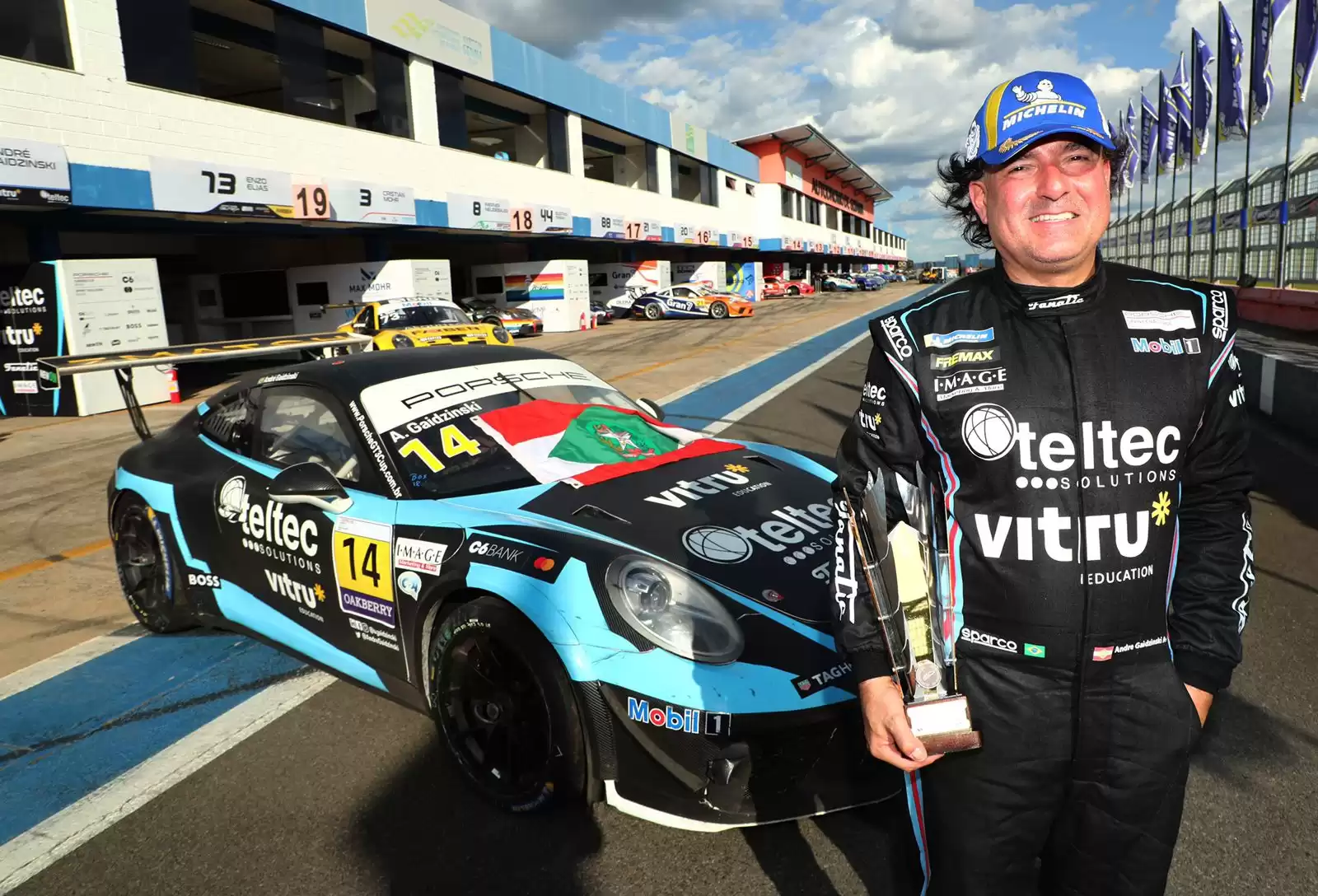 Piloto Catarine André Gaidzinski é Santa Catarina no pódio da primeira etapa da Porsche Cup Brasil