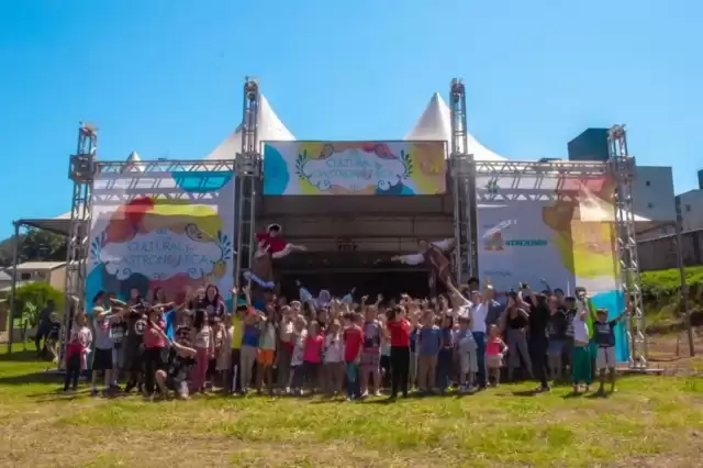 Projeto cultural gratuito oferece teatro em espaços públicos a partir de amanhã