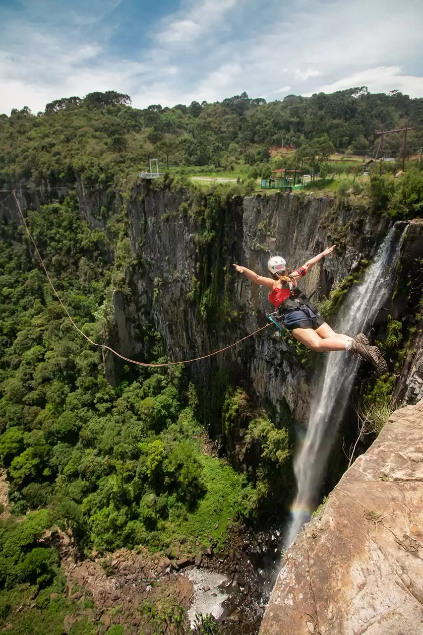 Salto de Pêndulo garante aventura ao extremo na serra catarinense