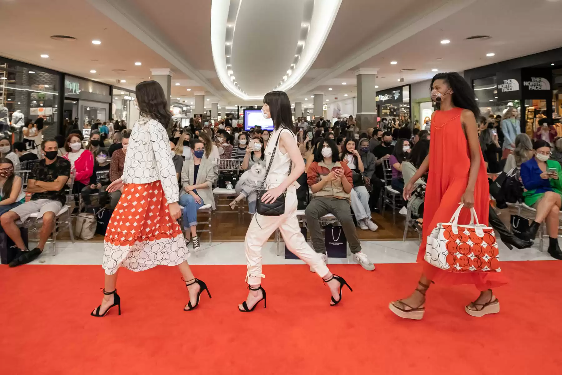 Spring Week apresenta novas tendências de moda da estação