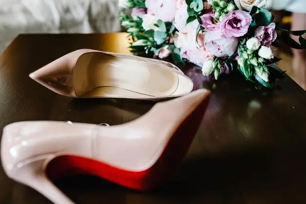 Christian Louboutin celebra o mês das noivas com sapatos para todos os estilos
