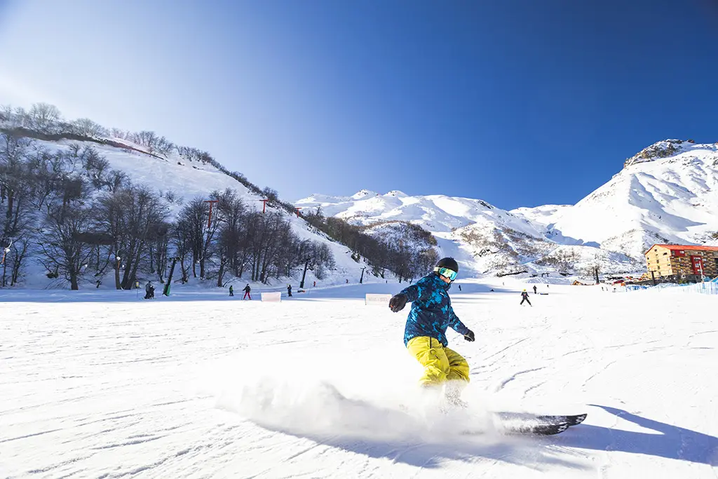 Centro de esqui Nevados de Chillán expande Parque Aventura com pista de patinação no gelo