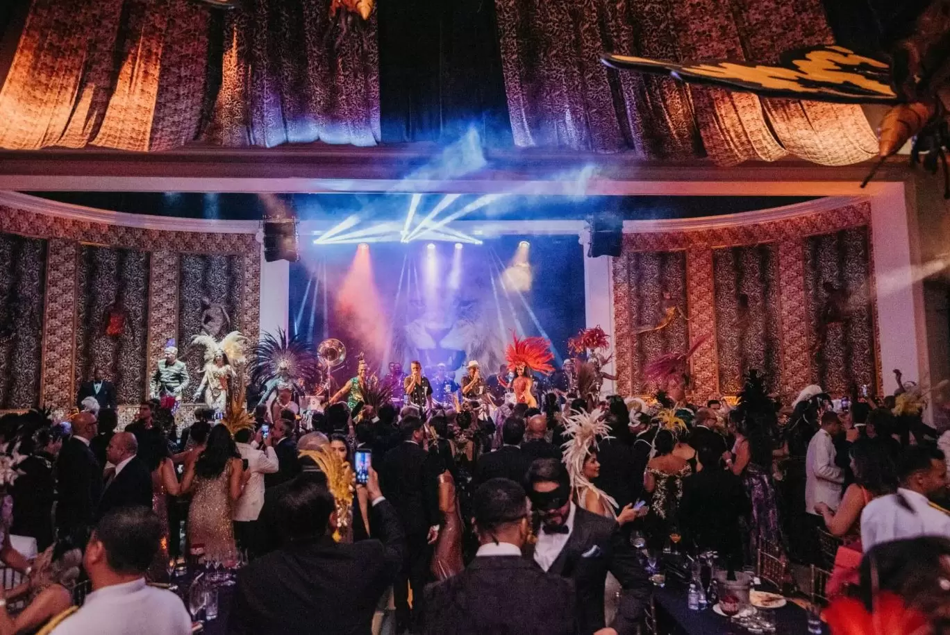 Rimowa celebra o carnaval carioca com famosos no tradicional Baile do Copa